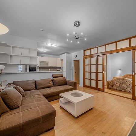 Huge Apartment Next To Train Station Close To The City Center Bratislava Eksteriør bilde
