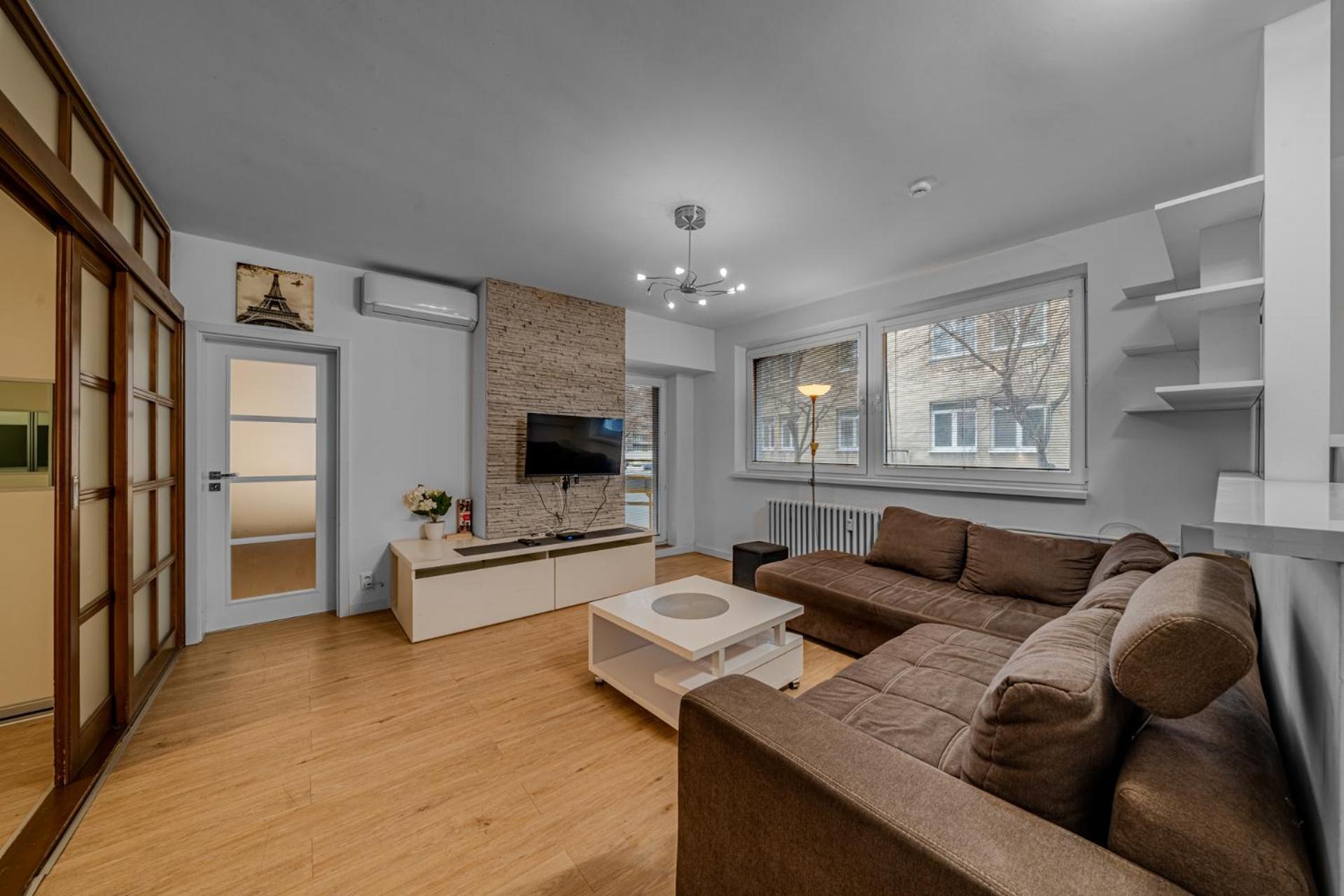 Huge Apartment Next To Train Station Close To The City Center Bratislava Eksteriør bilde