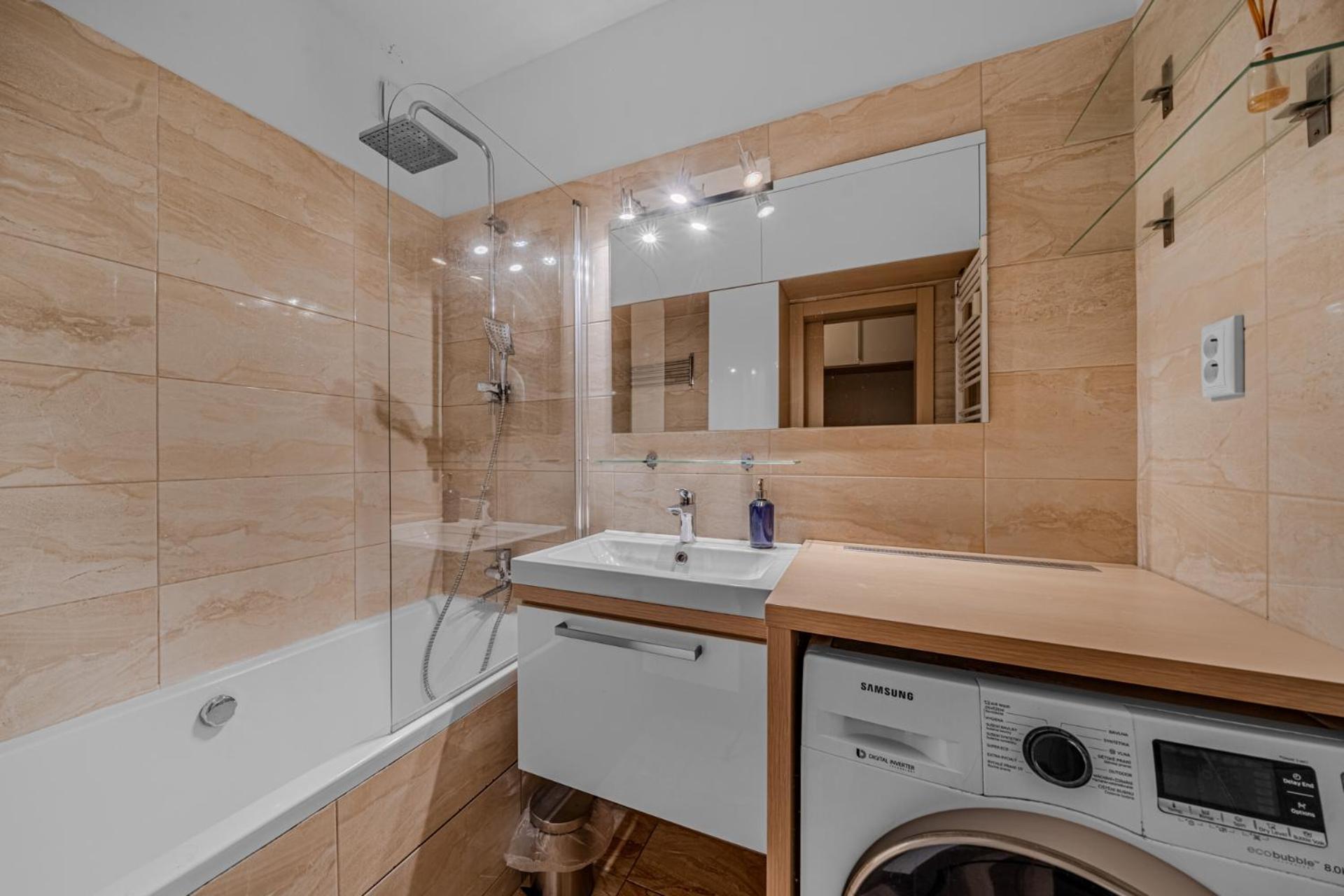 Huge Apartment Next To Train Station Close To The City Center Bratislava Eksteriør bilde